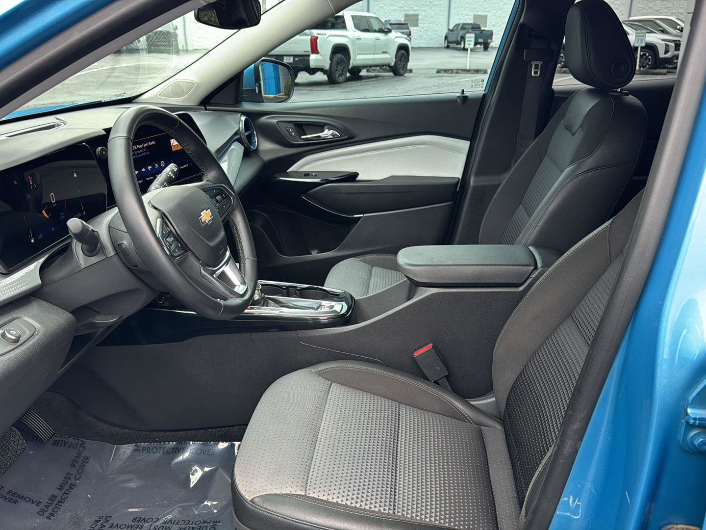 Certified 2025 Chevrolet Trax LT w/ Driver Confidence Package image 10