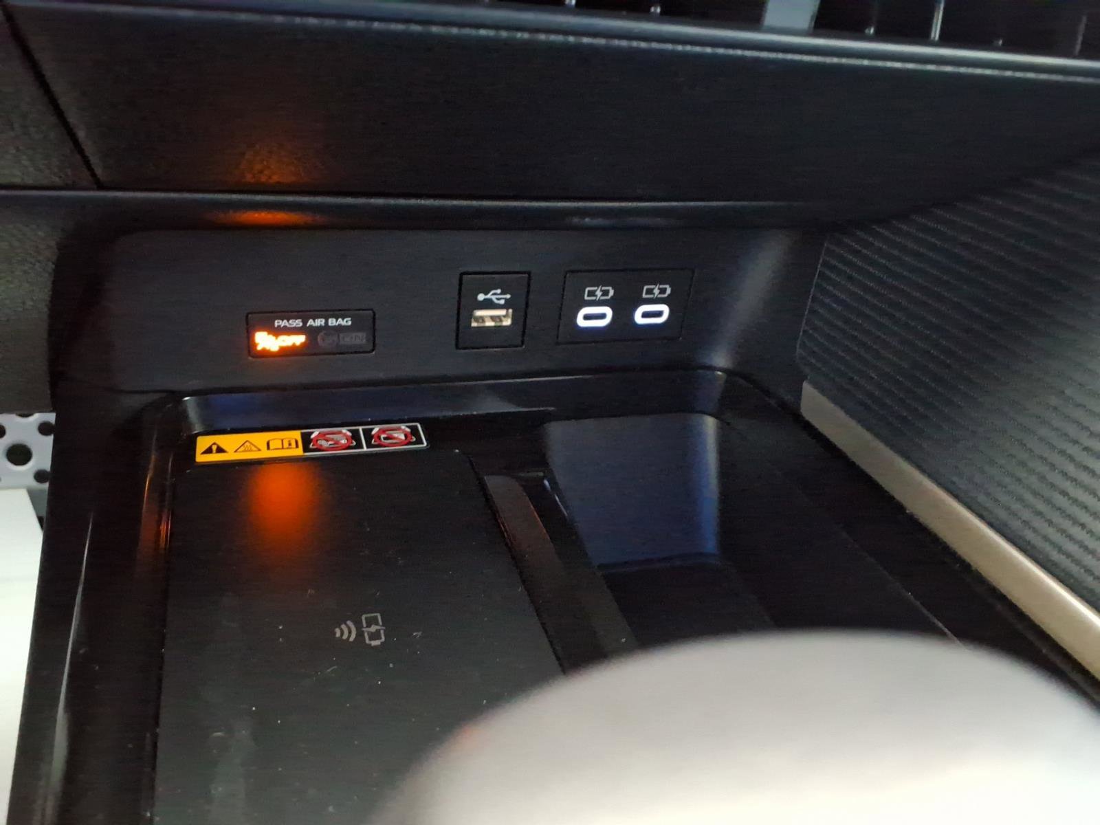 Used 2025 Toyota Camry SE w/ Convenience Package AWD/4WD image 23