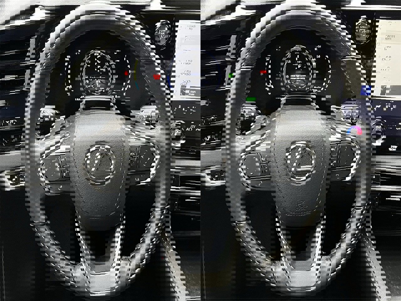 Used 2024 Lexus RX 450h AWD w/ Luxury Package image 11