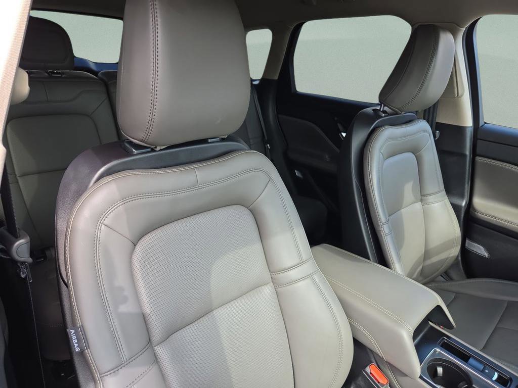 Used 2025 Lincoln Corsair FWD w/ Equipment Group 101A image 31