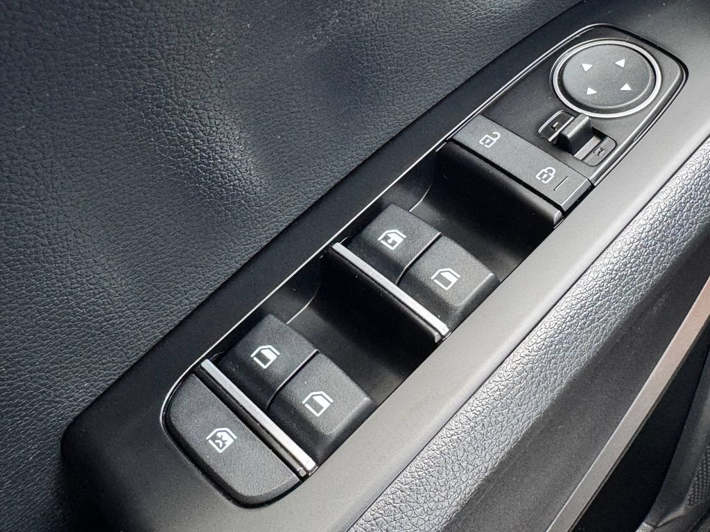 Used 2025 Kia Soul LX w/ LX Technology Package FWD image 25