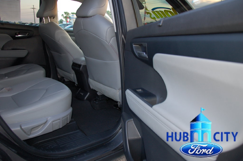 Used 2023 Toyota Highlander XLE FWD image 15