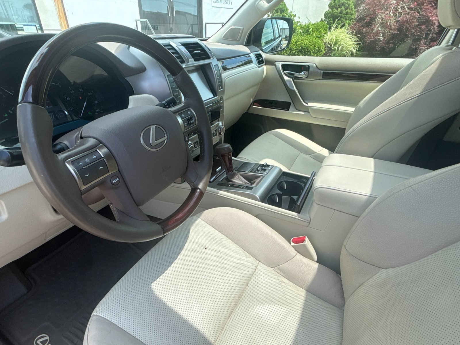 Used 2019 Lexus GX 460 Premium w/ Premium Package AWD/4WD image 10