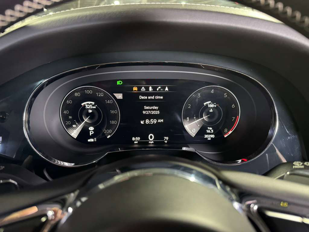Used 2023 Bentley Bentayga Extended Wheelbase image 22