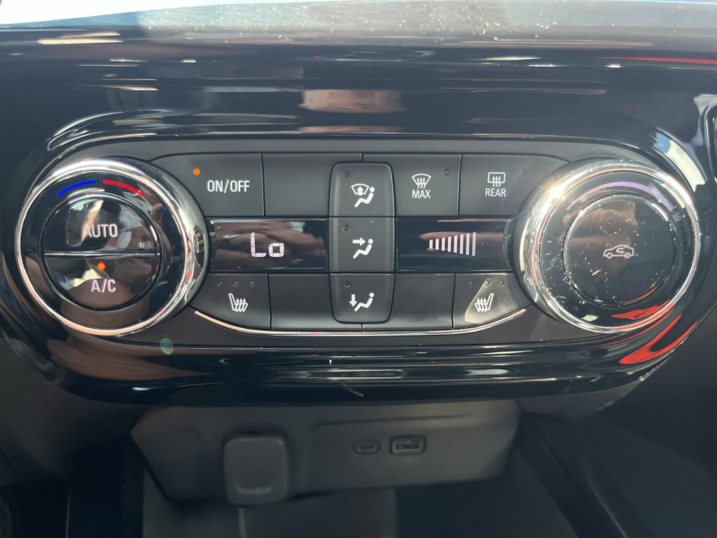 Used 2025 Chevrolet Trax RS FWD image 23