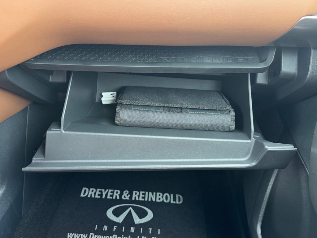 Used 2025 Nissan Pathfinder Platinum image 24