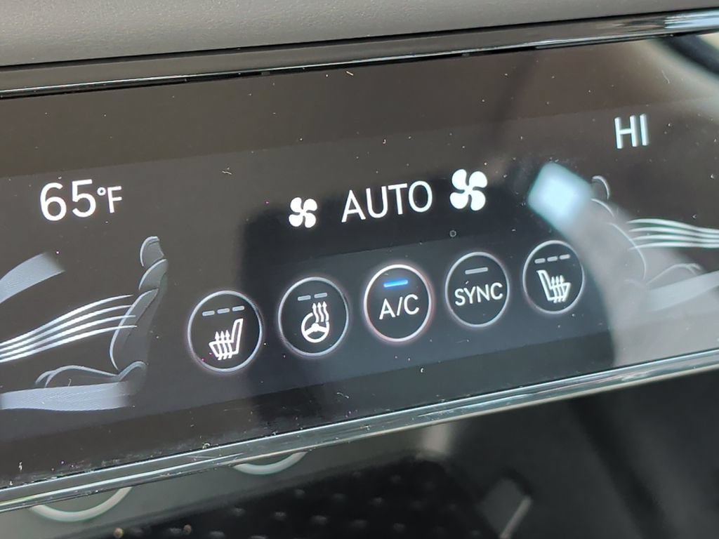 Used 2025 Genesis G70 2.5T AWD/4WD image 27
