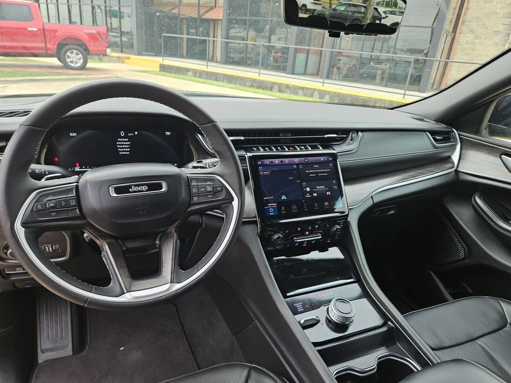 Used 2024 Jeep Grand Cherokee L Limited w/ Luxury Tech Group II AWD/4WD image 16