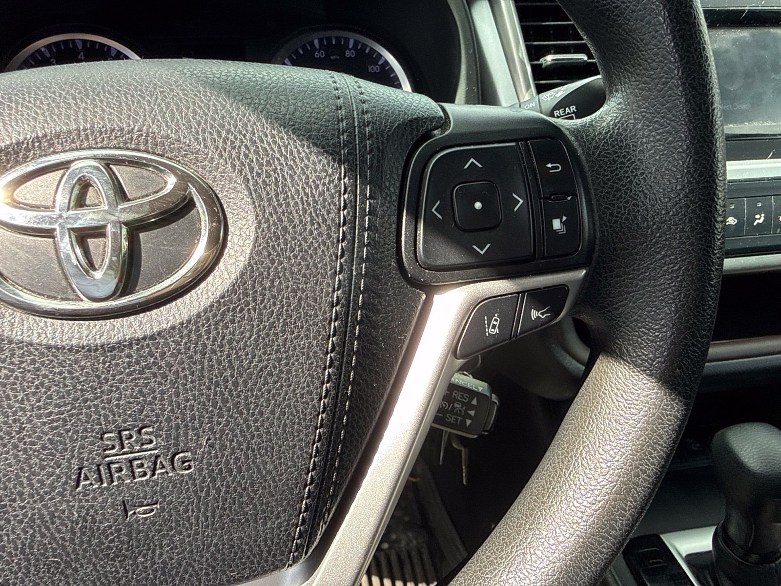 Used 2019 Toyota Highlander LE AWD/4WD image 28