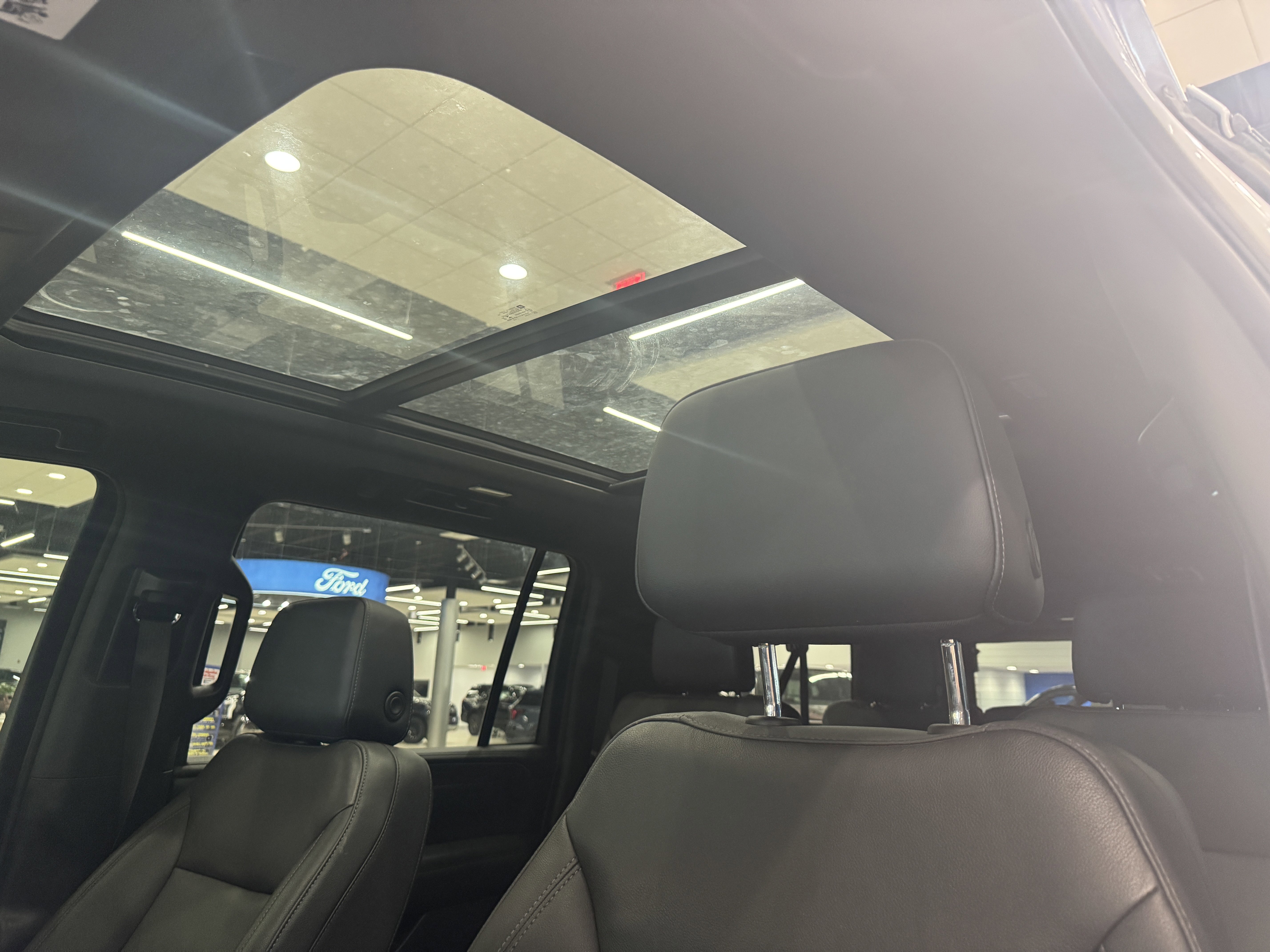 Used 2022 Chevrolet Suburban Z71 w/ Z71 Off-Road Package image 28