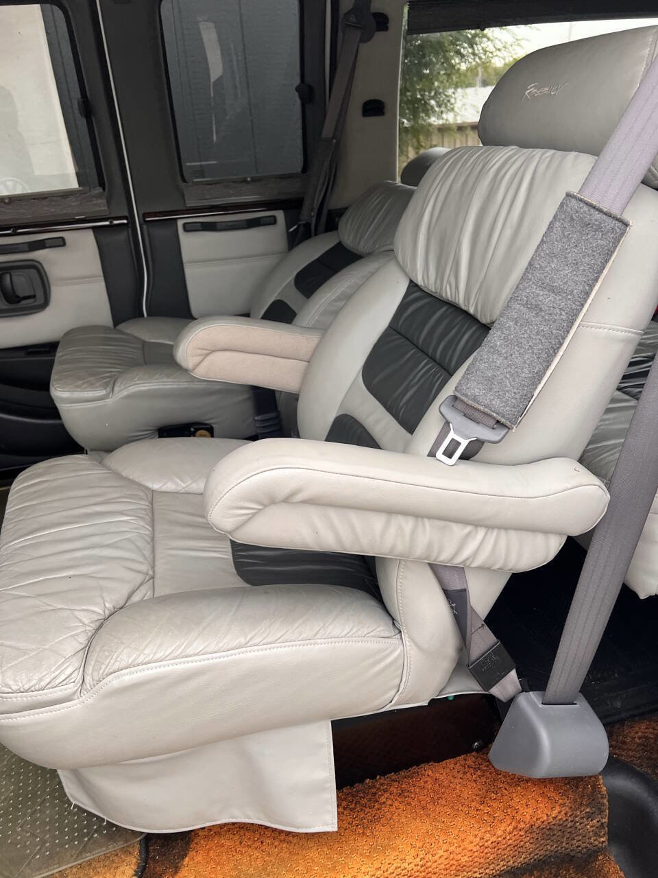 Used 2004 Chevrolet Express 1500 1500 3dr Cargo 135 in. WB w/ LS Preferred Equipment Group image 18