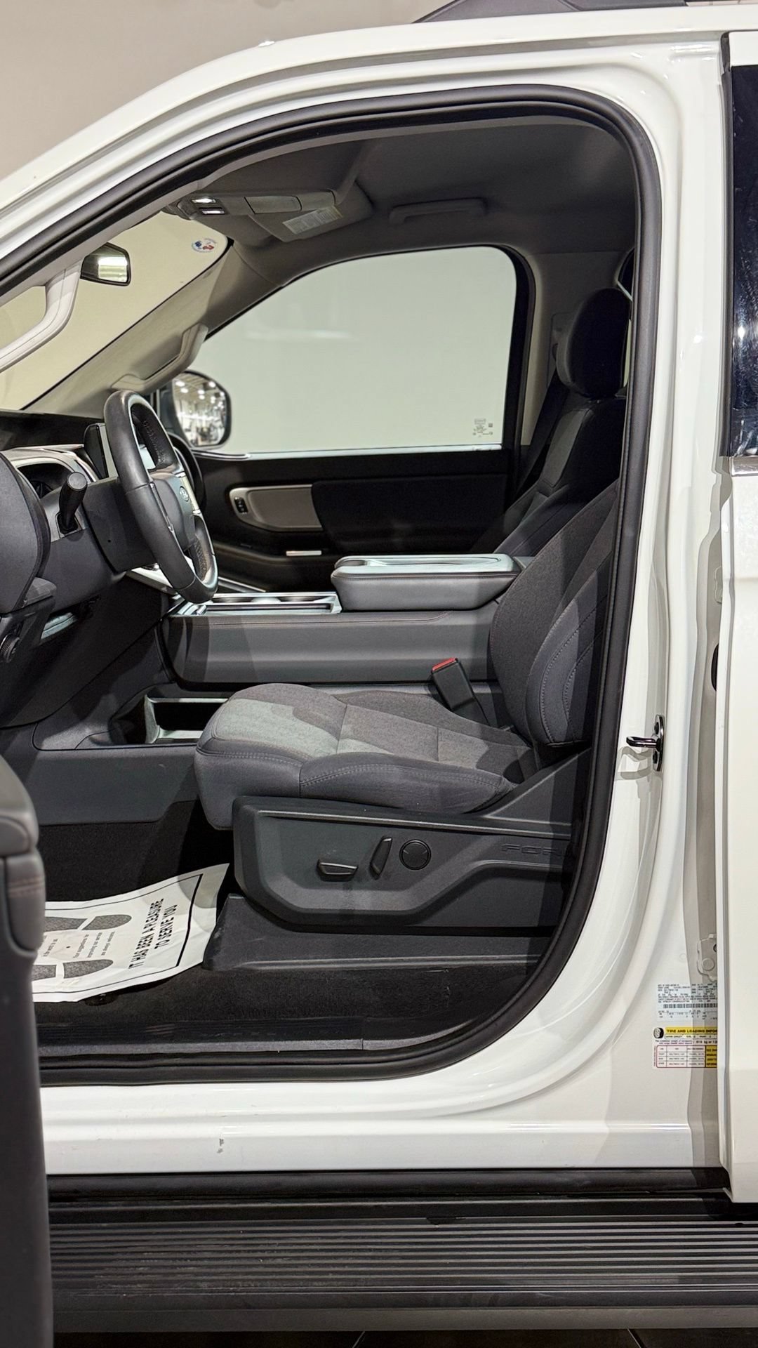 Used 2025 Ford Expedition Max Active AWD/4WD image 47