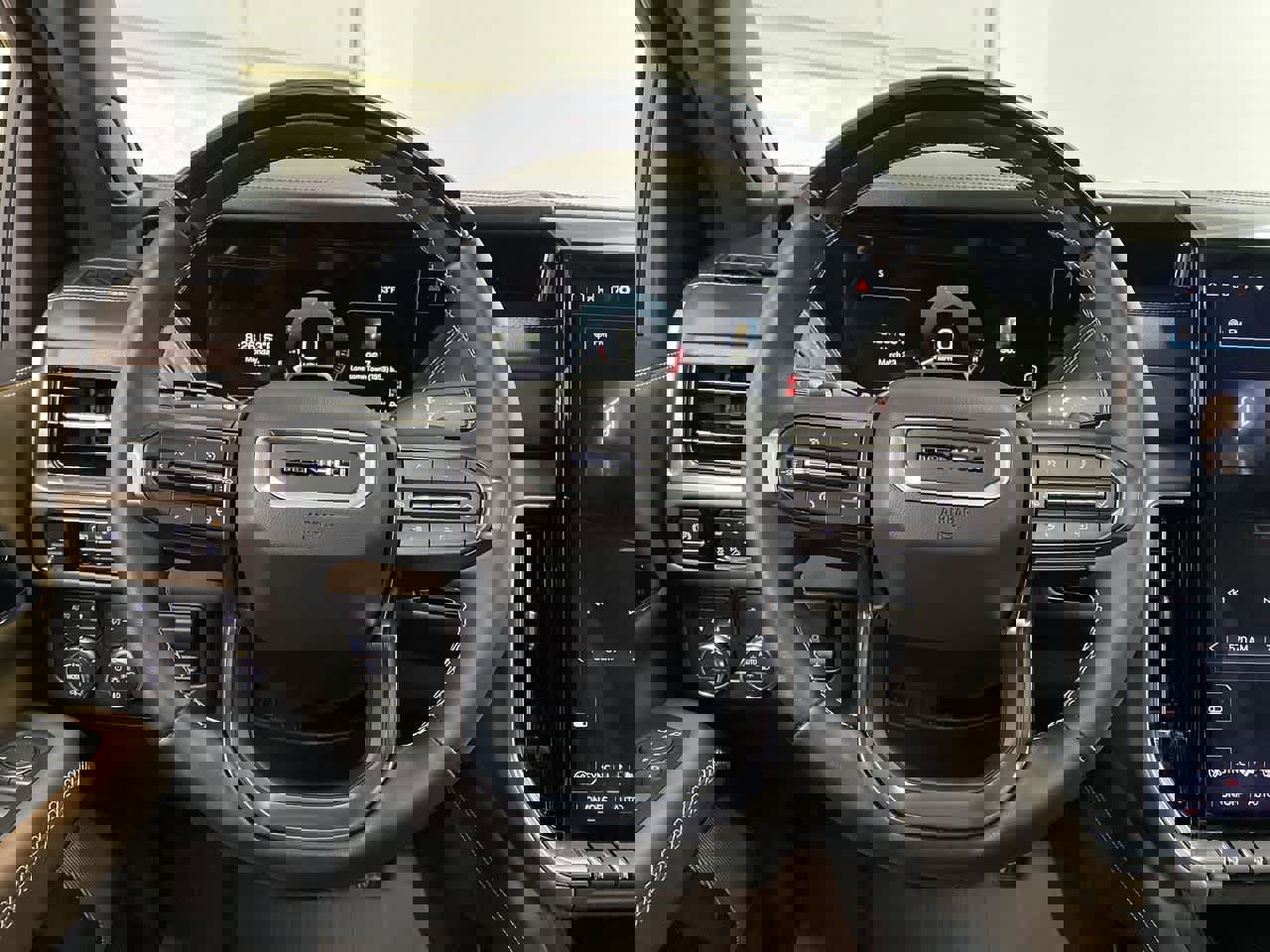 Used 2025 GMC Yukon Denali Ultimate w/ LPO, Floor Liner Package image 19