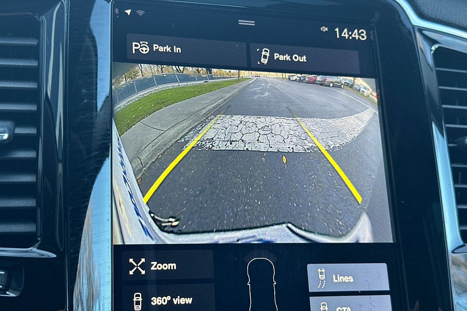 Used 2016 Volvo XC90 T6 Momentum w/ Momentum Plus Package image 27