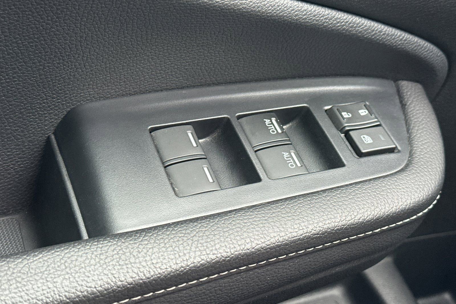 Used 2025 Honda Ridgeline Sport image 12