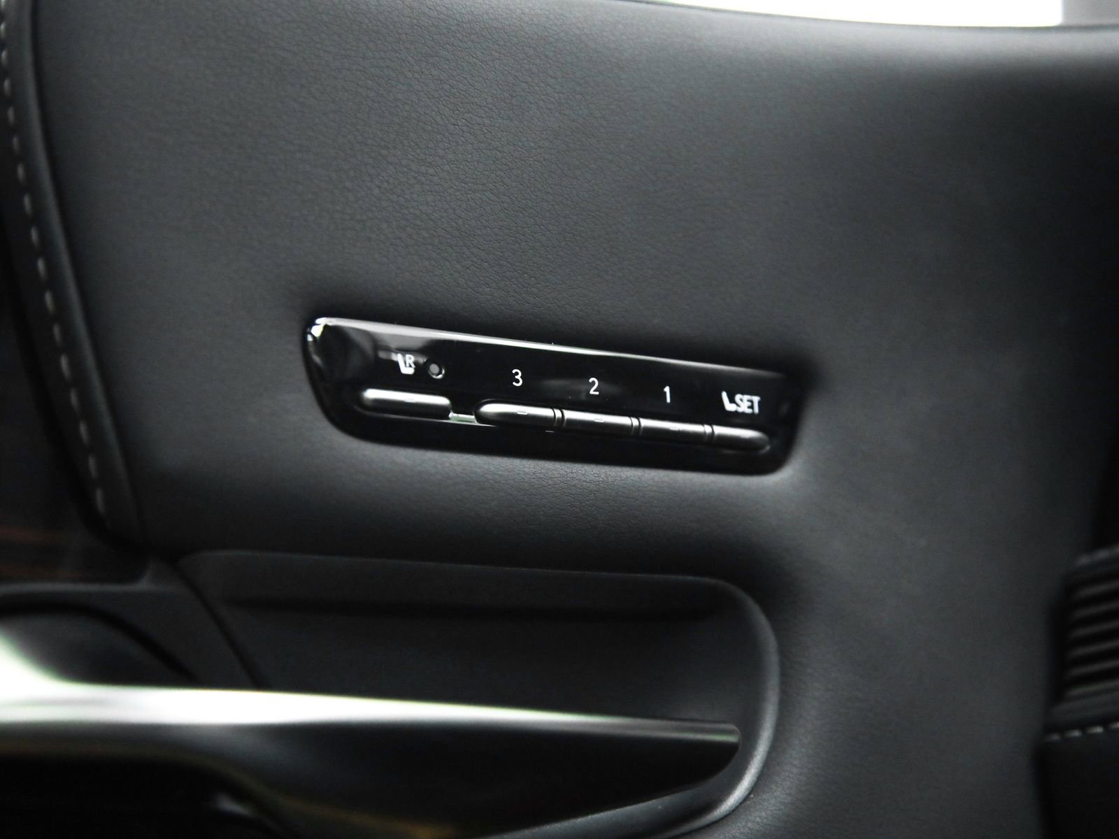 Used 2022 Lexus LS 500 w/ Interior Upgrade Package RWD image 19