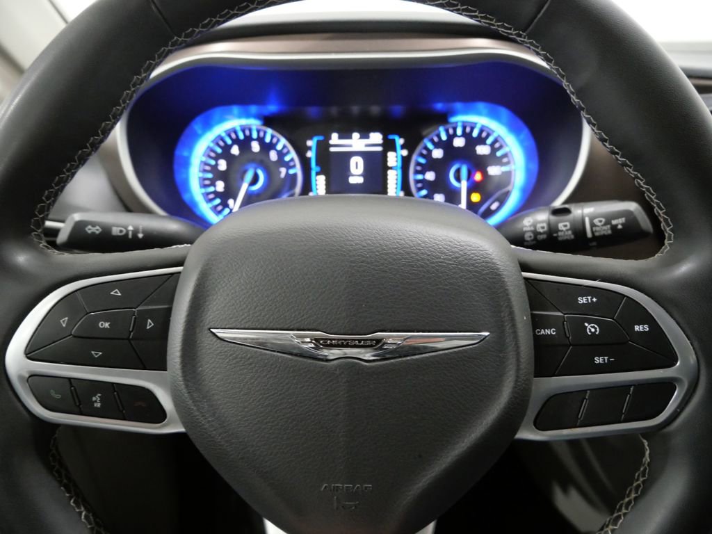 Used 2023 Chrysler Voyager LX image 16