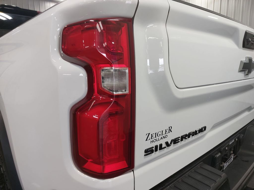 Used 2024 Chevrolet Silverado 2500 ZR2 w/ Technology Package AWD/4WD image 35
