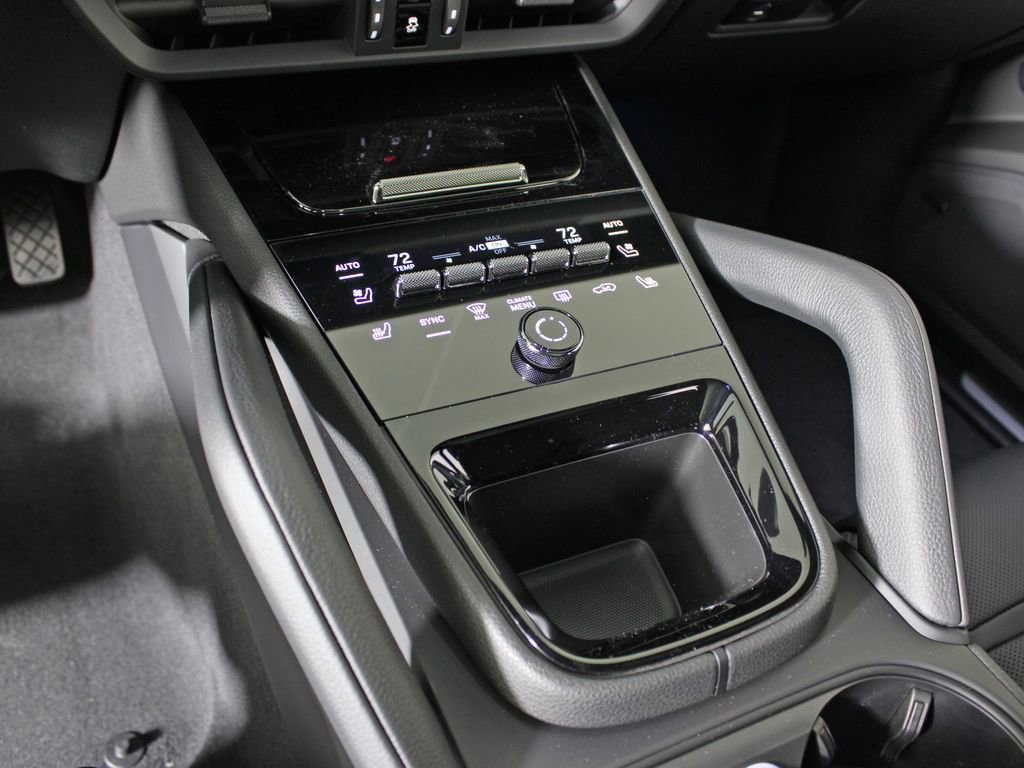 Certified 2026 Porsche Cayenne Coupe image 28