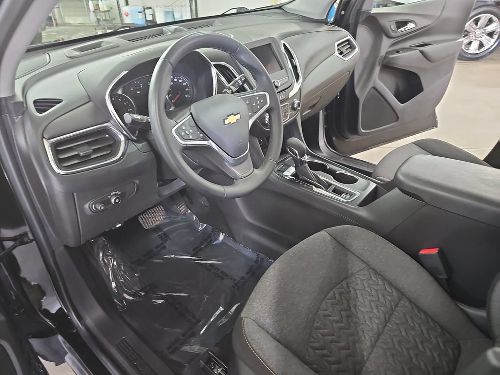 Used 2023 Chevrolet Equinox LT AWD/4WD image 16
