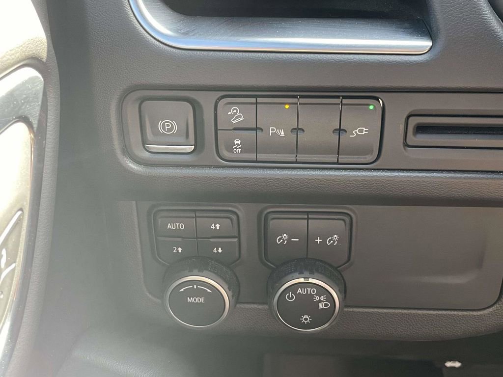 Used 2021 Chevrolet Tahoe Z71 w/ Rear Media and Nav Package image 28