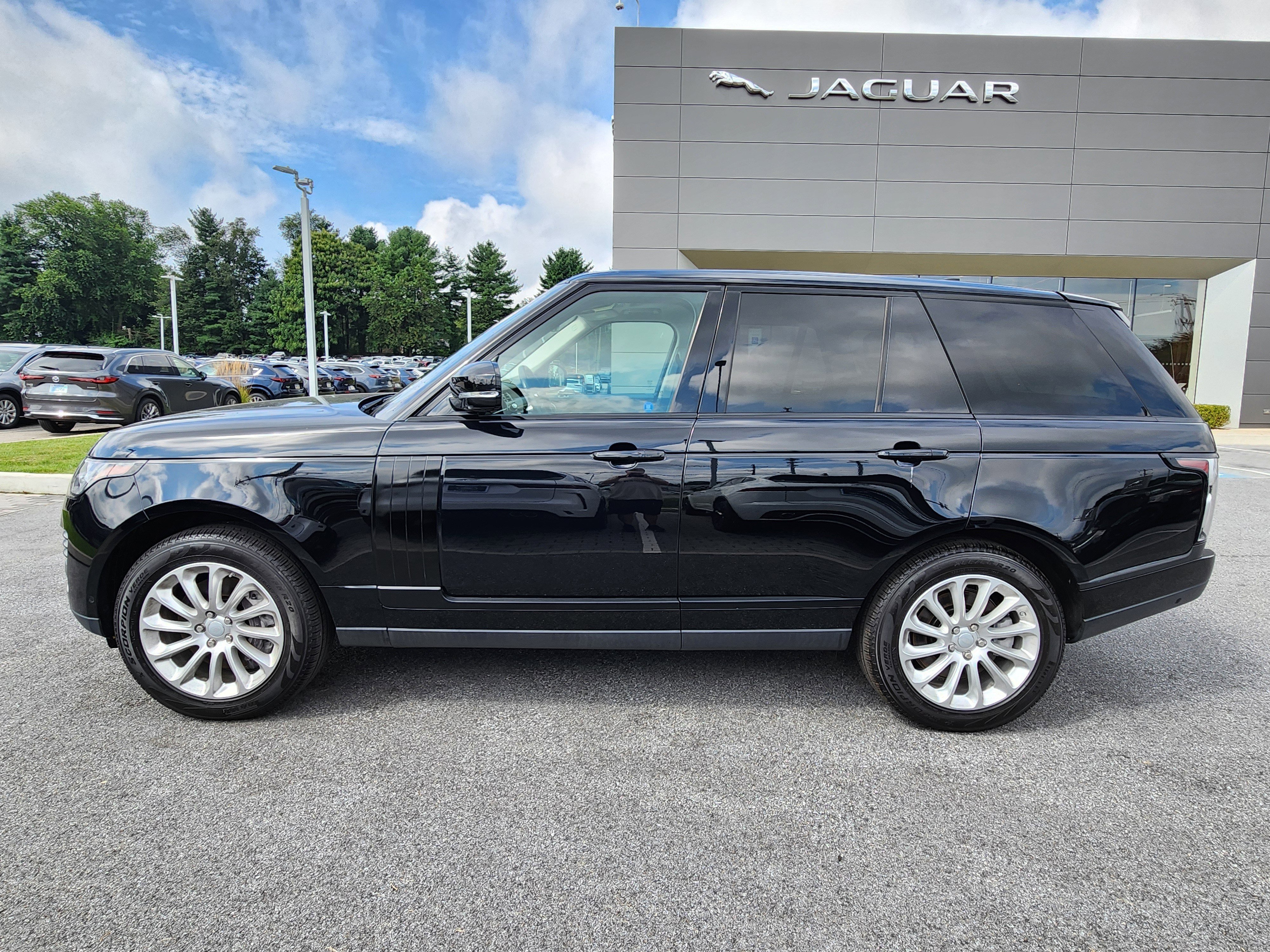 Used 2020 Land Rover Range Rover HSE image 6