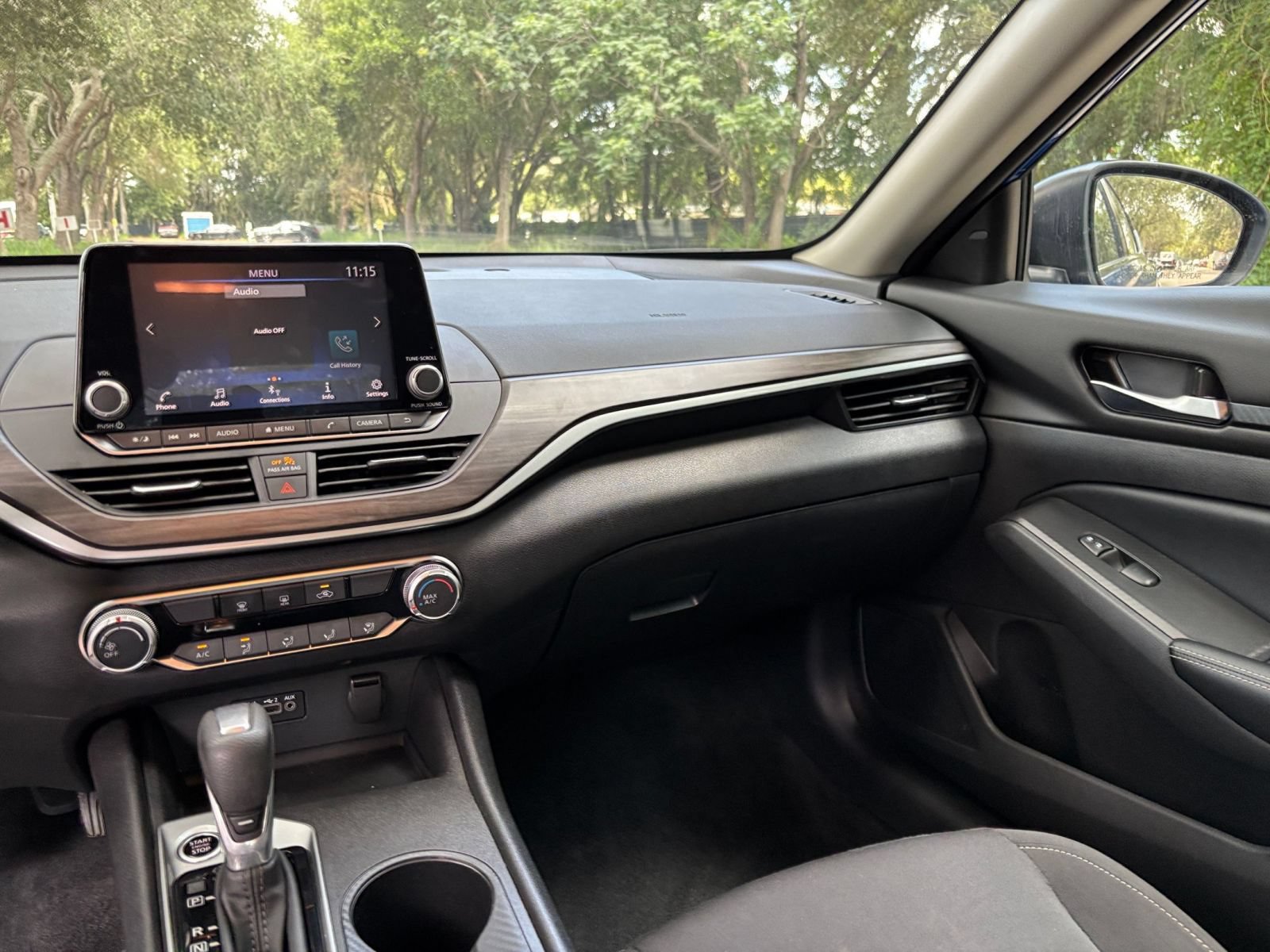 Used 2025 Nissan Altima 2.5 SV FWD image 30