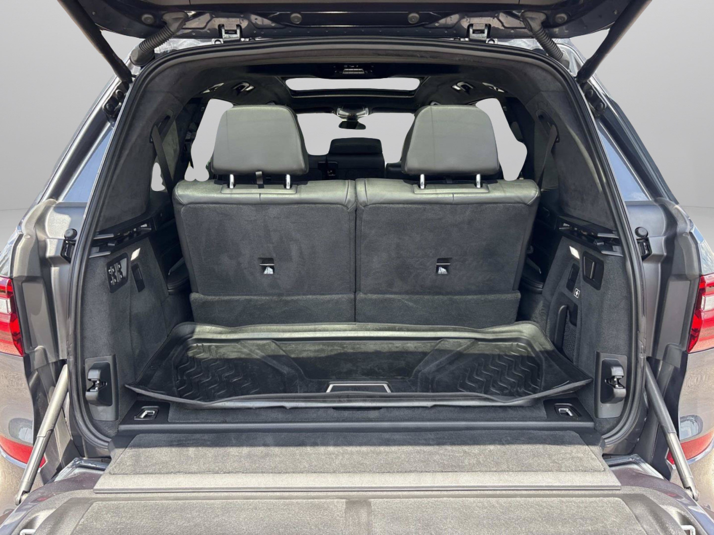 Used 2022 BMW X7 M50i AWD/4WD image 9
