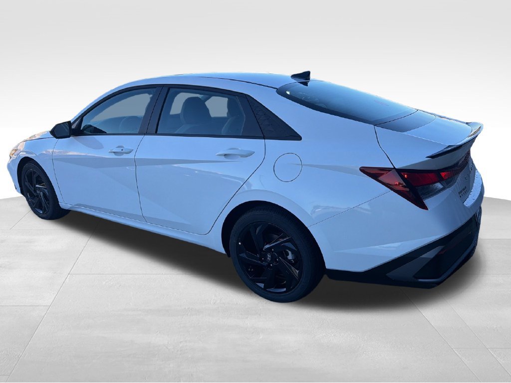 New 2026 Hyundai Elantra SEL Sport FWD image 4