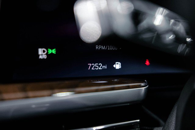 Used 2025 Cadillac Escalade Sport Platinum w/ LPO, ONYX Package image 46