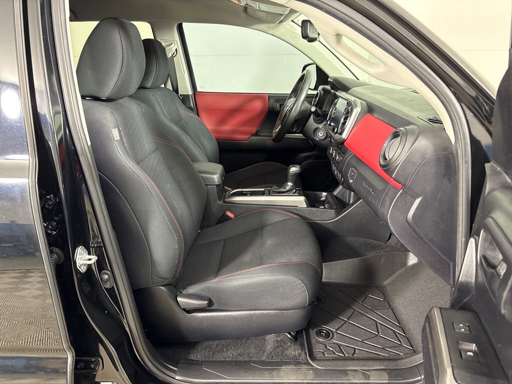 Used 2022 Toyota Tacoma SR5 w/ Technology Package RWD image 8