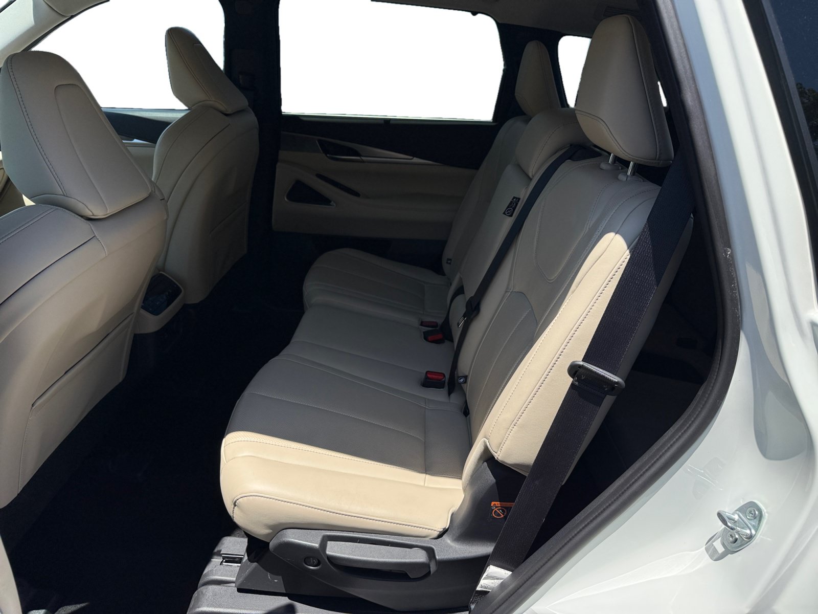 Used 2023 INFINITI QX60 Luxe w/ Performance Audio Package AWD/4WD image 16