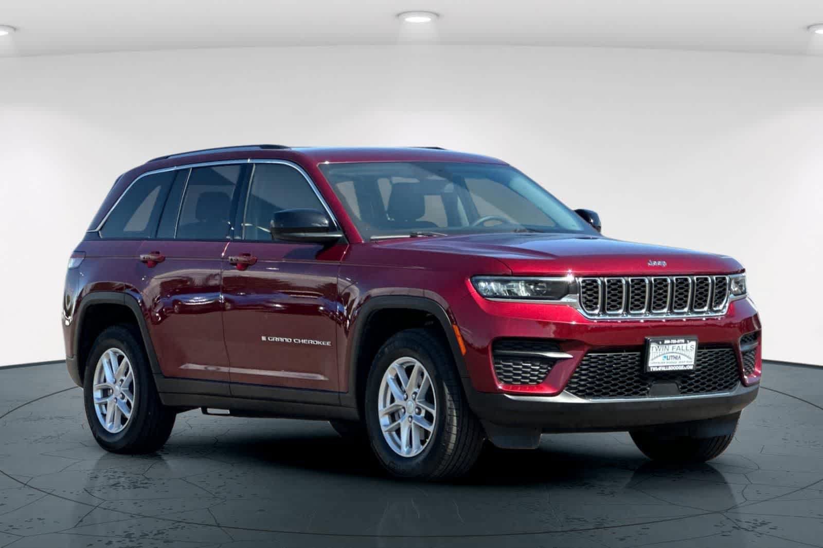 Certified 2023 Jeep Grand Cherokee Laredo w/ Luxury Tech Group I AWD/4WD image 5