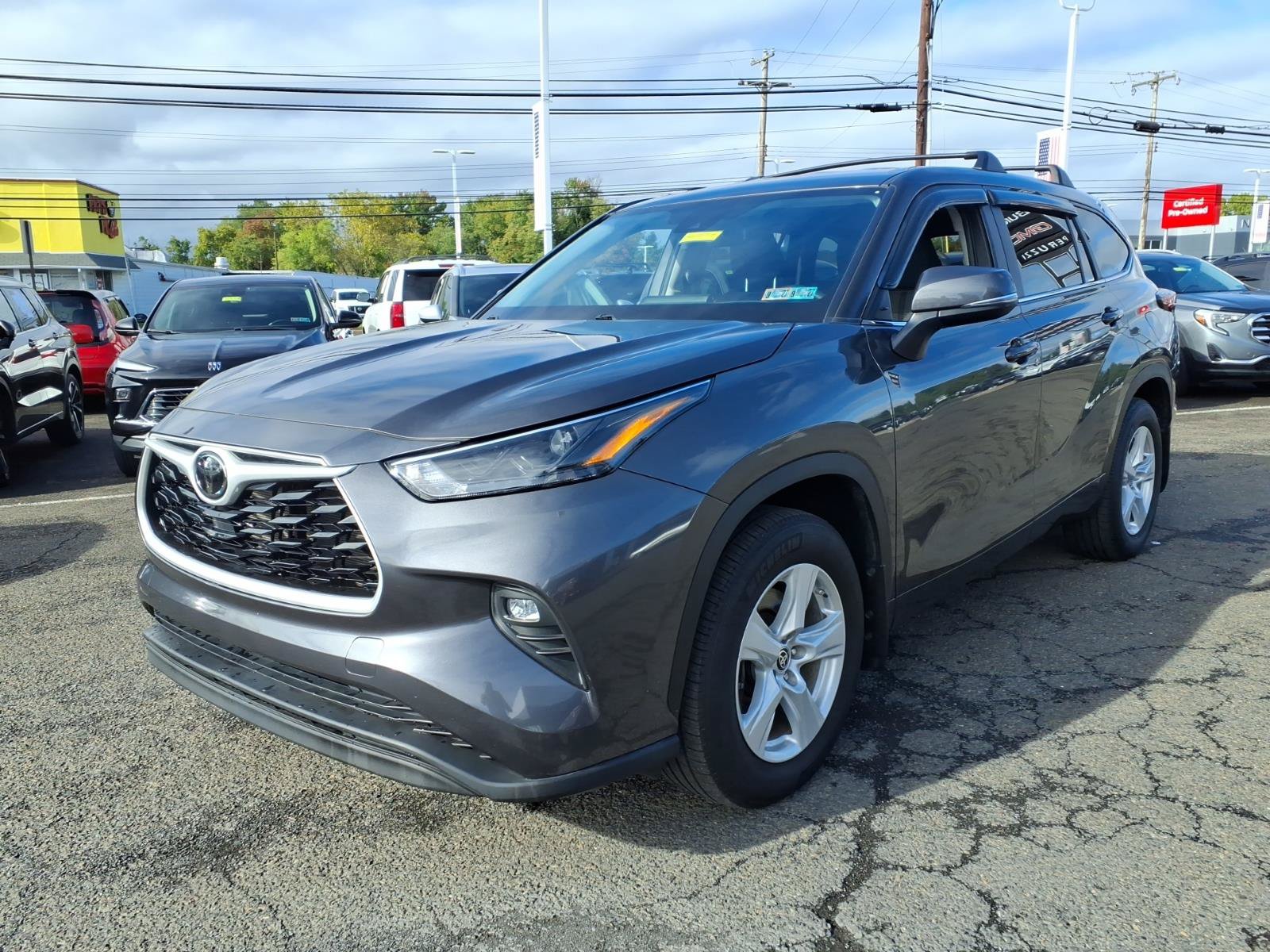 Used 2024 Toyota Highlander LE AWD/4WD image 8