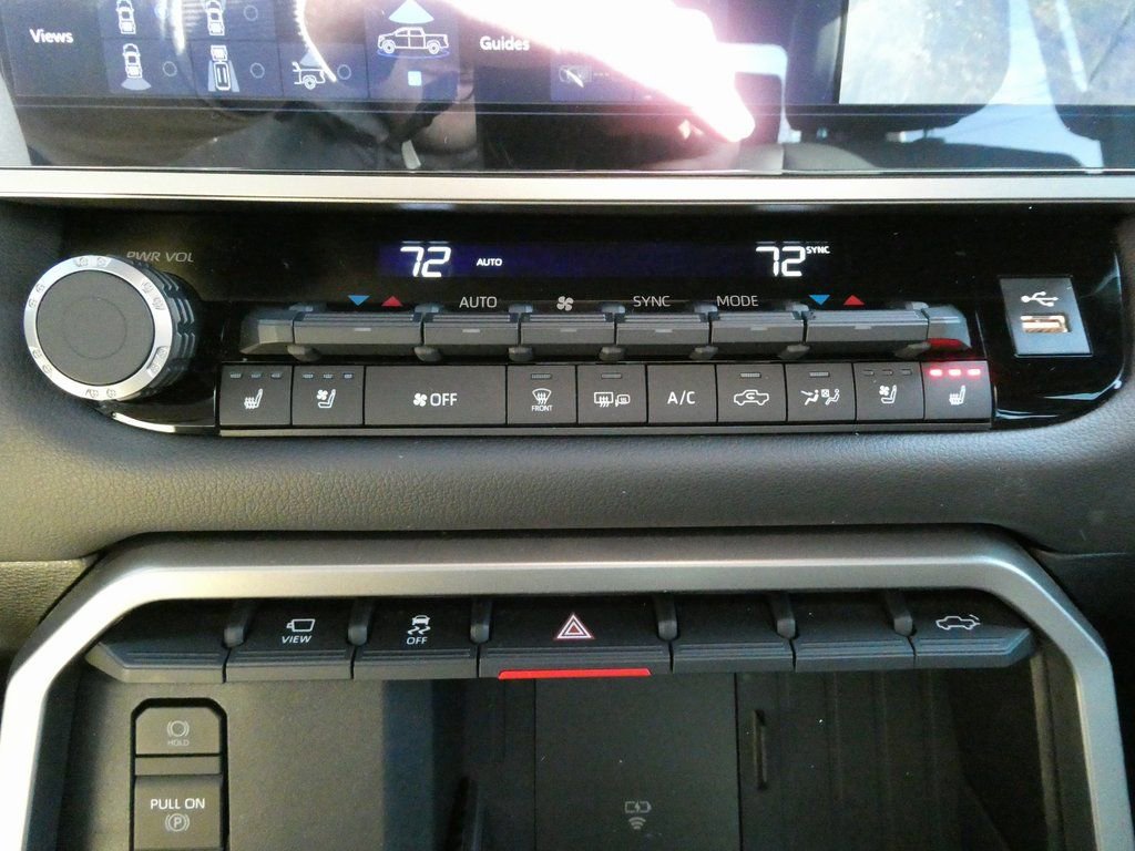 Used 2025 Toyota Tundra Limited image 29