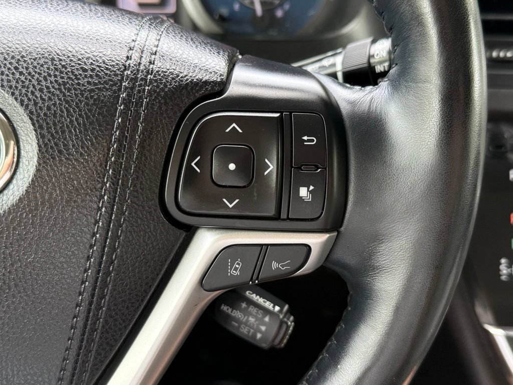 Used 2018 Toyota Sienna Limited Premium FWD image 39