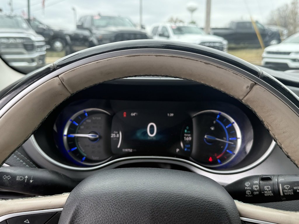 Used 2018 Chrysler Pacifica Limited image 18