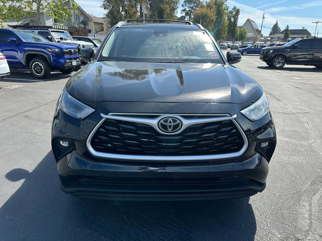 Used 2023 Toyota Highlander XLE image 7