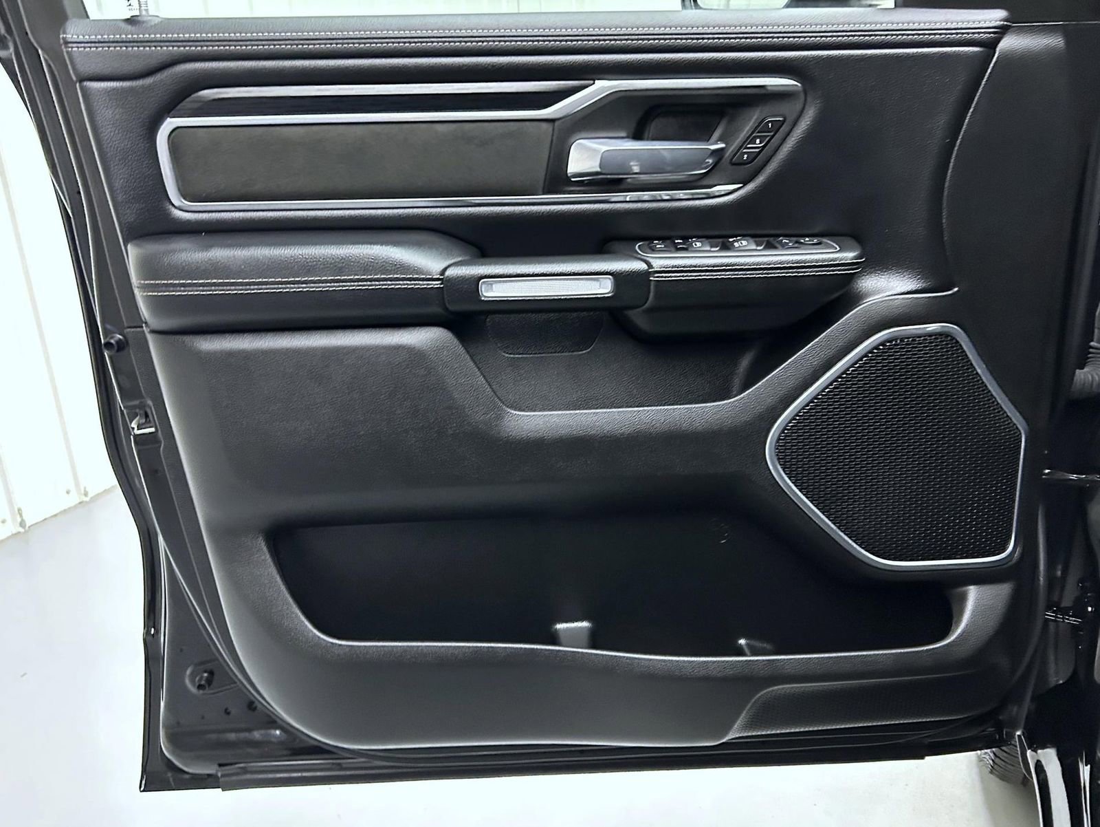 Used 2023 RAM 1500 Laramie image 9