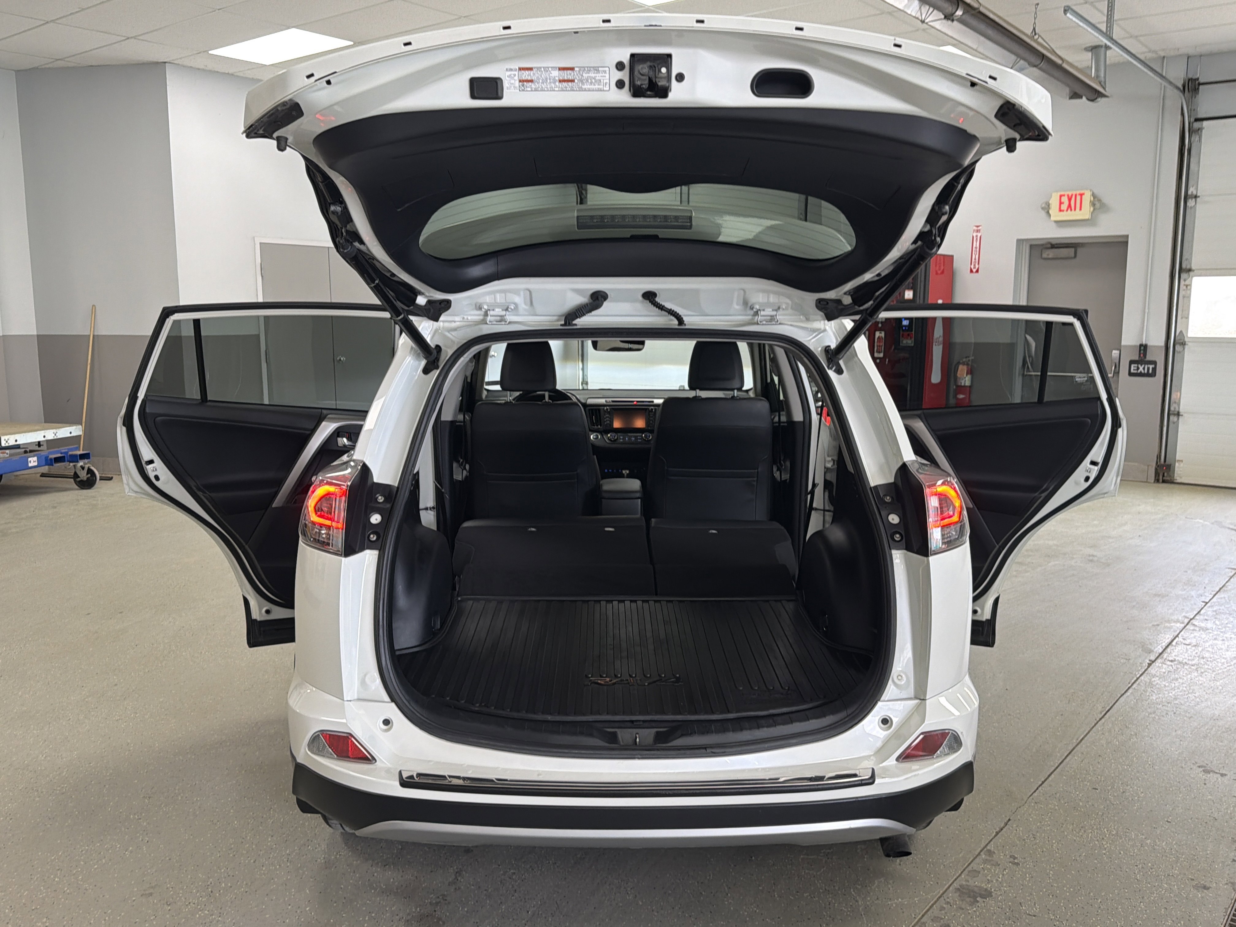 Used 2018 Toyota RAV4 Limited w/ All Weather Liner Package AWD/4WD image 35