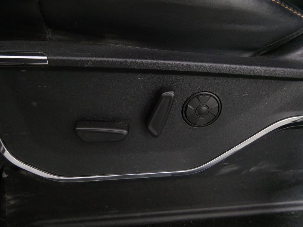 Used 2024 Ford F350 Platinum w/ FX4 Off-Road Package image 19