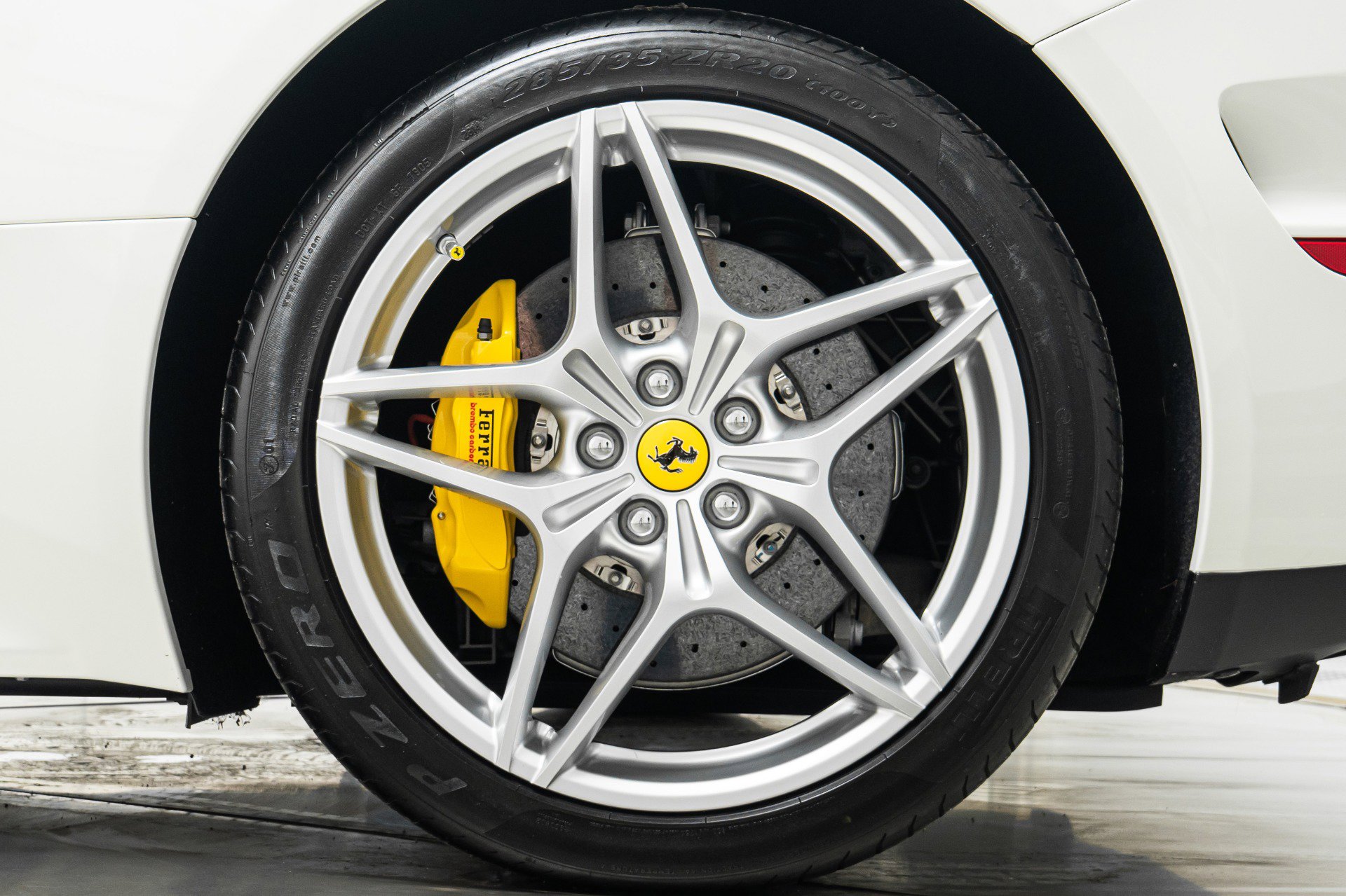 Used 2015 Ferrari California T image 11