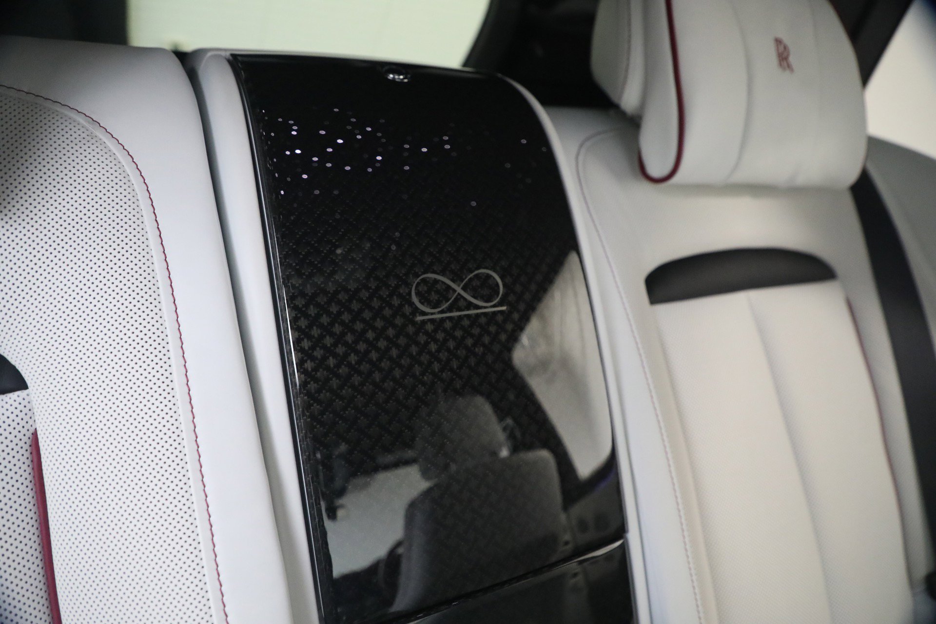 Certified 2025 Rolls-Royce Cullinan Black Badge image 34