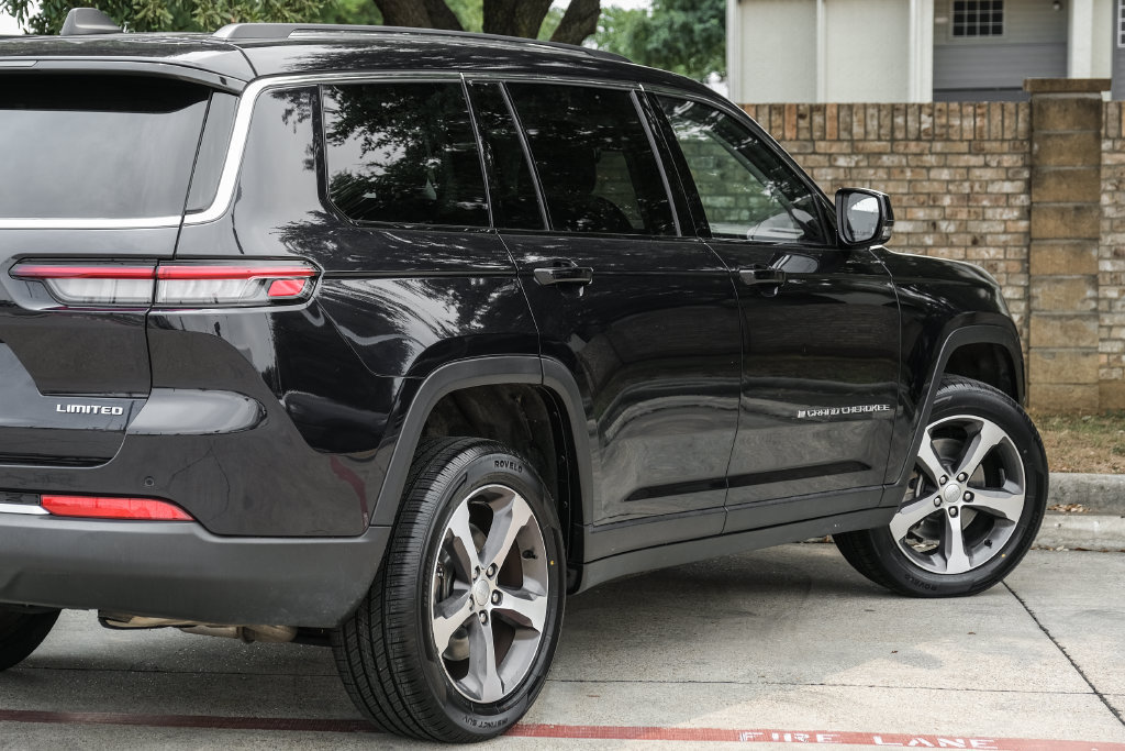 Used 2023 Jeep Grand Cherokee L Limited AWD/4WD image 17