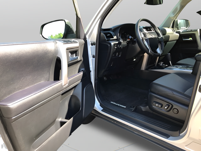 Certified 2020 Toyota 4Runner SR5 Premium w/ Moonroof Package AWD/4WD image 10