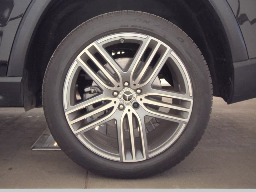 Used 2024 Mercedes-Benz GLS 450 4MATIC image 12