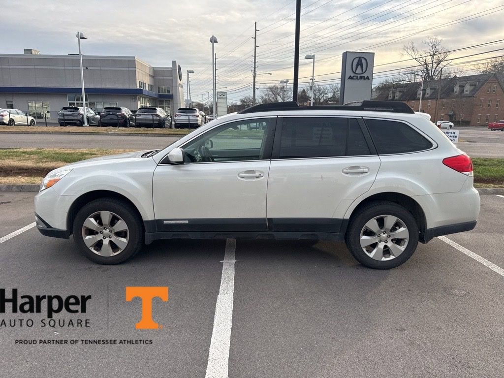 Used 2011 Subaru Outback 2.5i Premium image 2