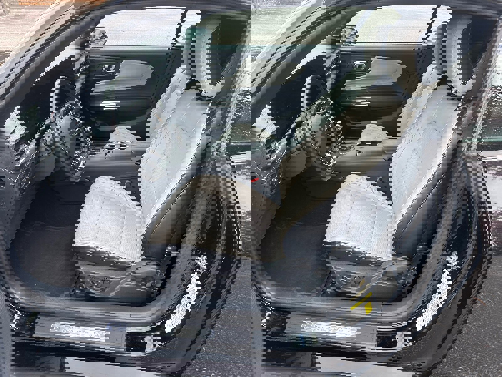 Used 2024 Ford Mustang Premium image 9