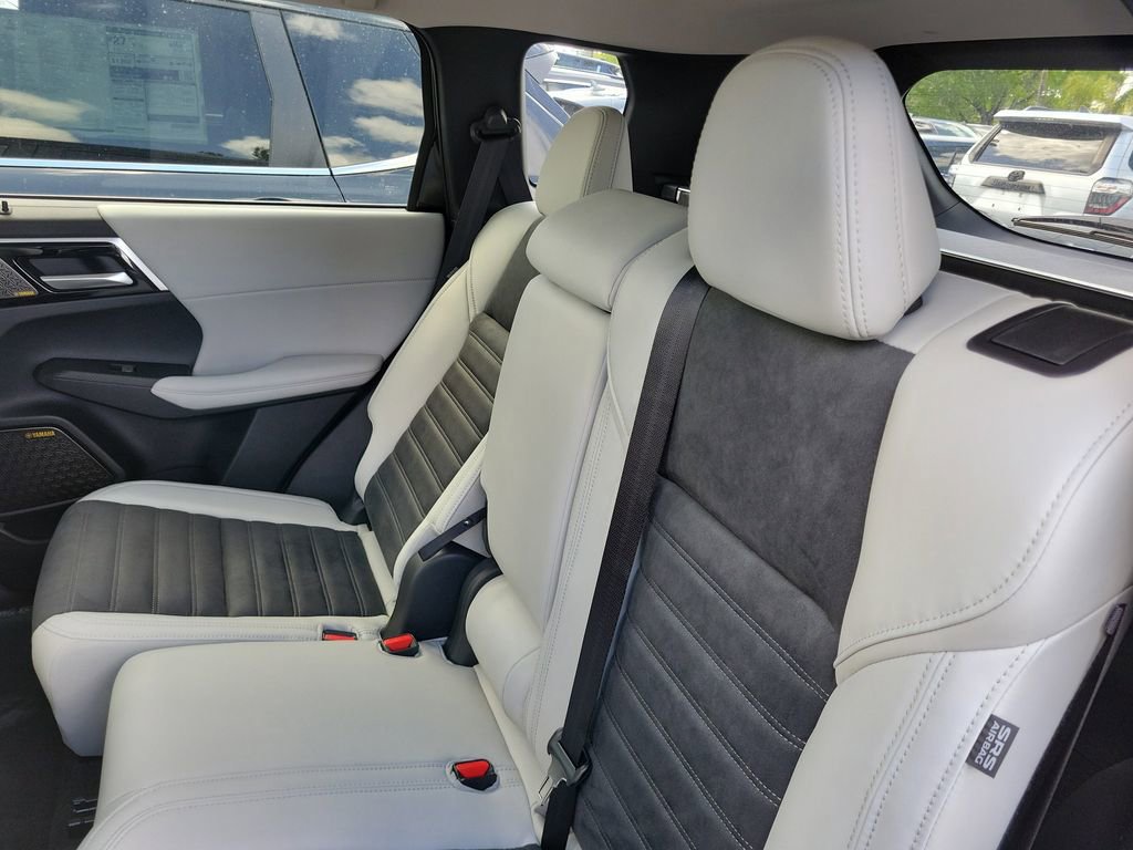 New 2025 Mitsubishi Outlander SE image 10
