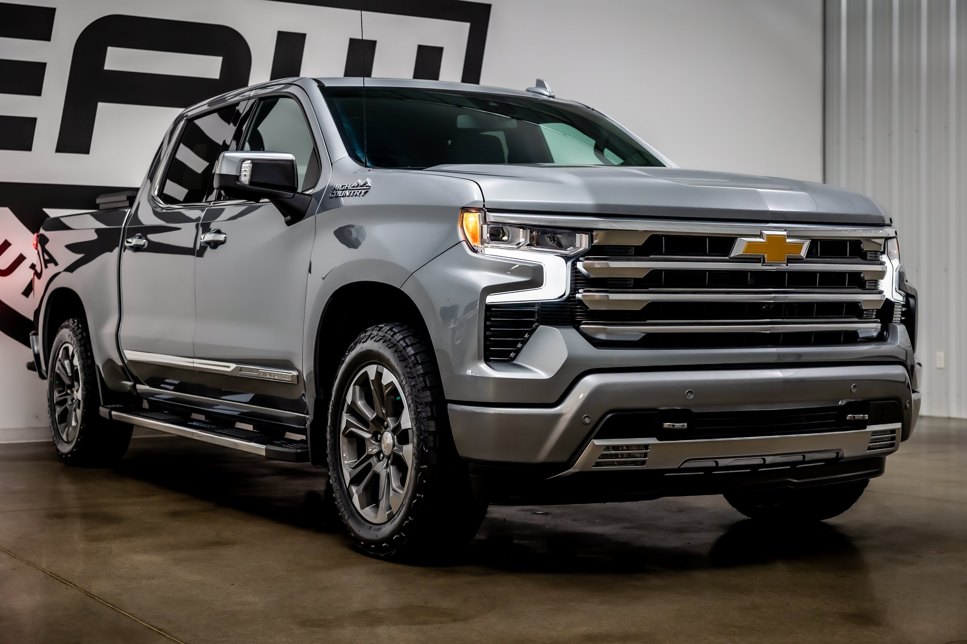 Used 2024 Chevrolet Silverado 1500 High Country w/ Z71 Off-Road Package AWD/4WD image 26